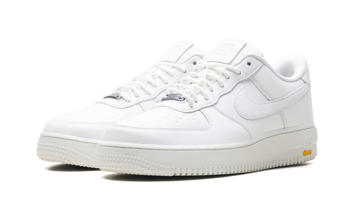 Overkicks - Nike Air Force 1 Low Gore-Tex Vibram Summit White (HV5953-100) - vista trasera