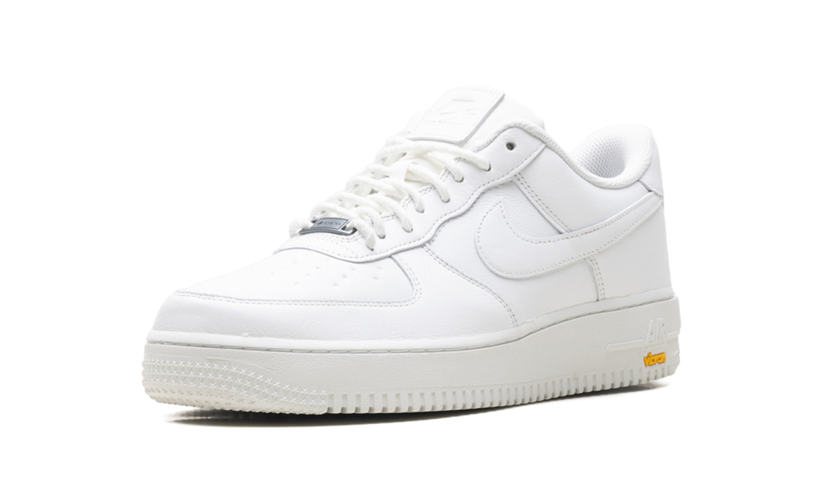 Overkicks - Nike Air Force 1 Low Gore-Tex Vibram Summit White (HV5953-100) - detalle suela
