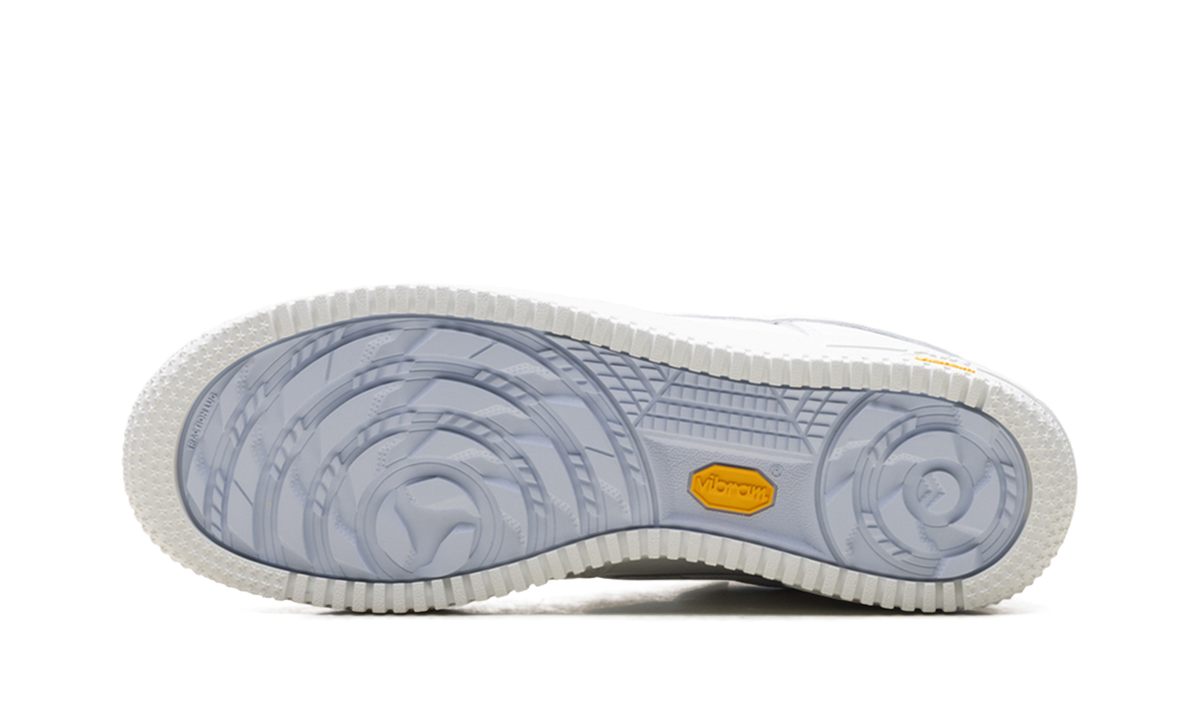 Overkicks - Nike Air Force 1 Low Gore-Tex Vibram Summit White (HV5953-100) - vista superior
