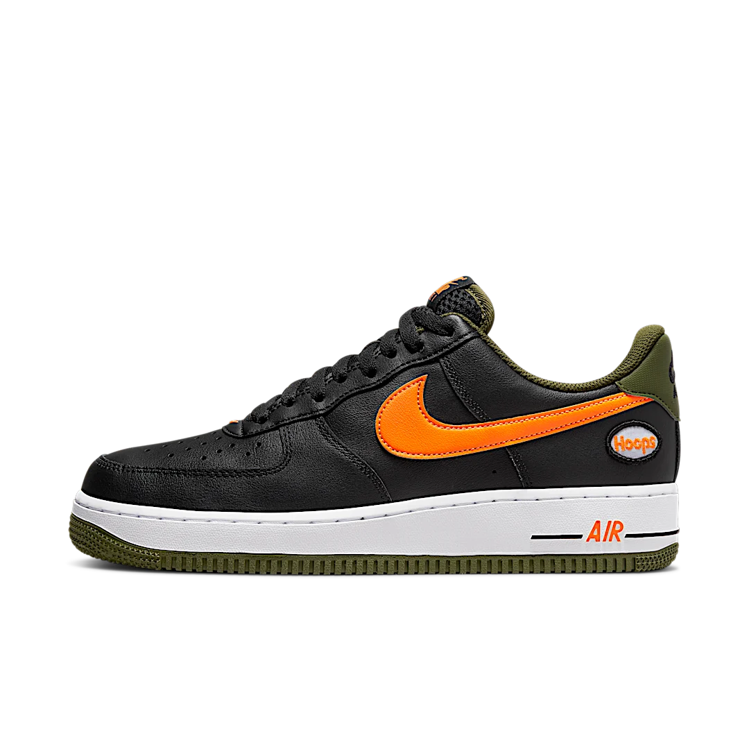Overkicks - Nike Air Force 1 Low Hoops Black University Gold (DH7440-001) - vista lateral