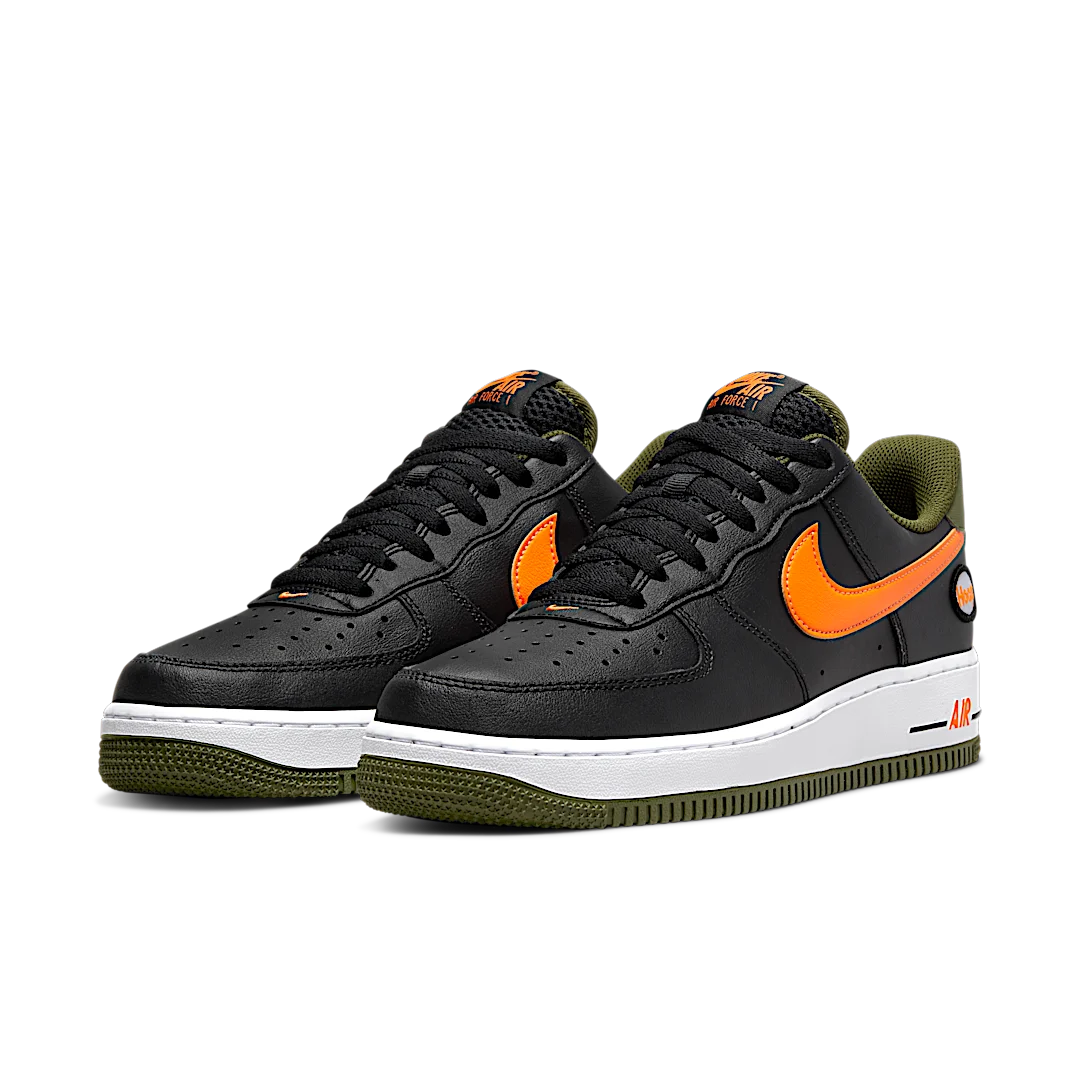 Overkicks - Nike Air Force 1 Low Hoops Black University Gold (DH7440-001) - vista trasera
