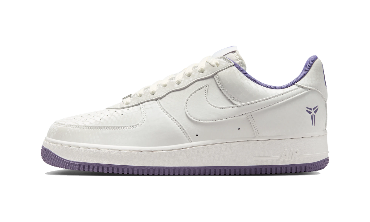 Overkicks - Nike Air Force 1 Low Kobe Bryant Forever Summit White Daybreak (IB0018-102) - vista lateral