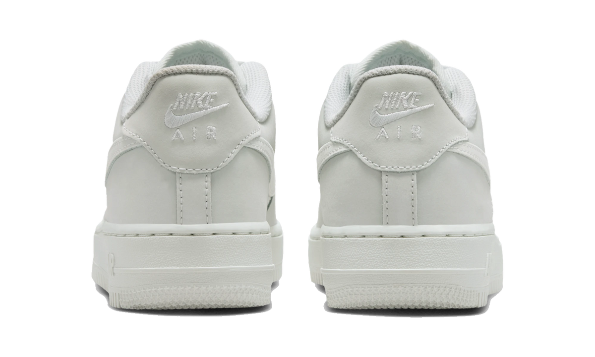 Overkicks - Nike Air Force 1 Low LV8 2 Off White Summit White (IO9736-100) - detalle talón