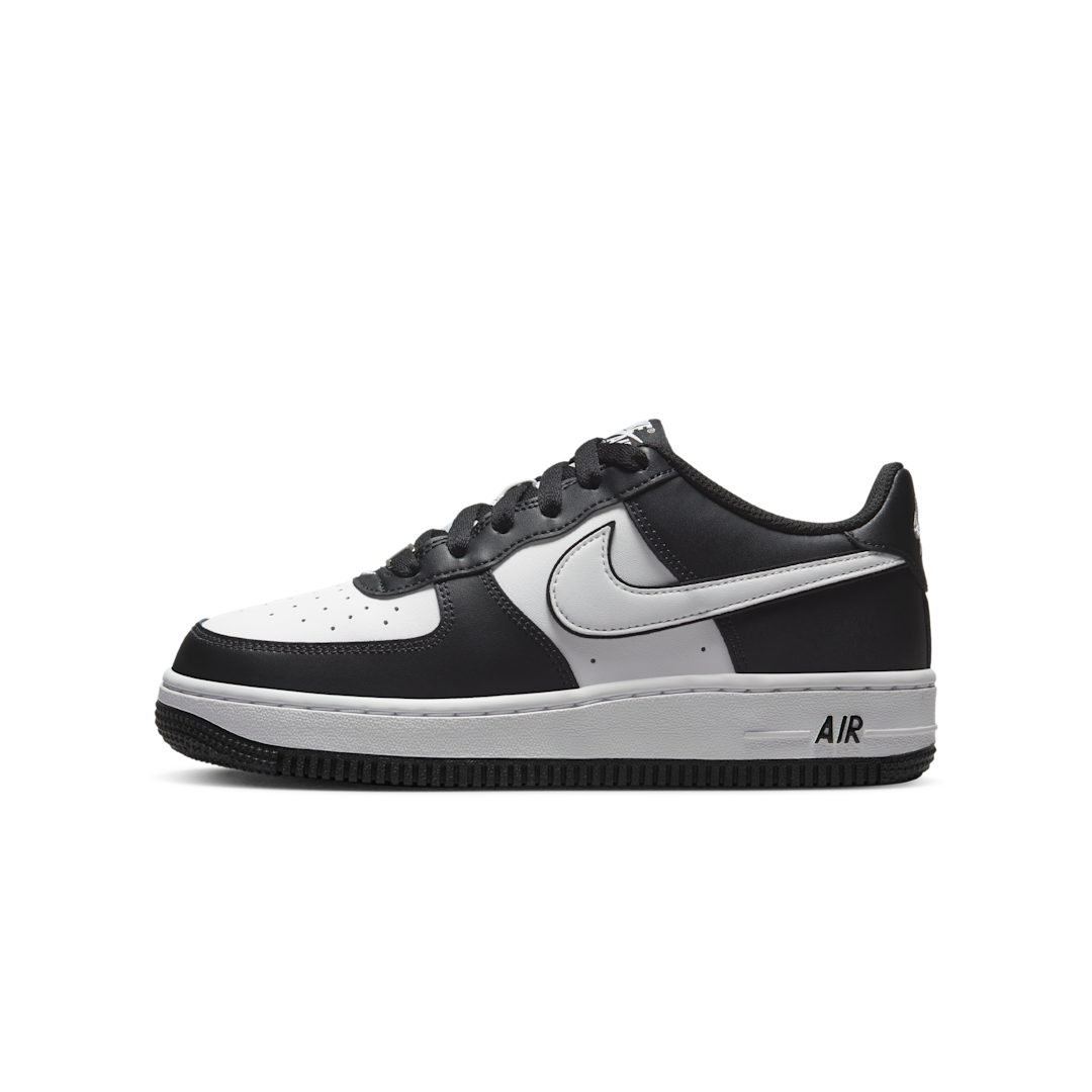 Overkicks - Nike Air Force 1 Low LV8 2 White Swoosh Panda (DV1621-001) - vista lateral