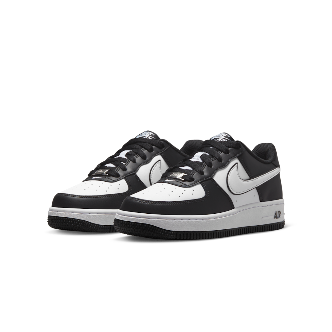 Overkicks - Nike Air Force 1 Low LV8 2 White Swoosh Panda (DV1621-001) - vista trasera