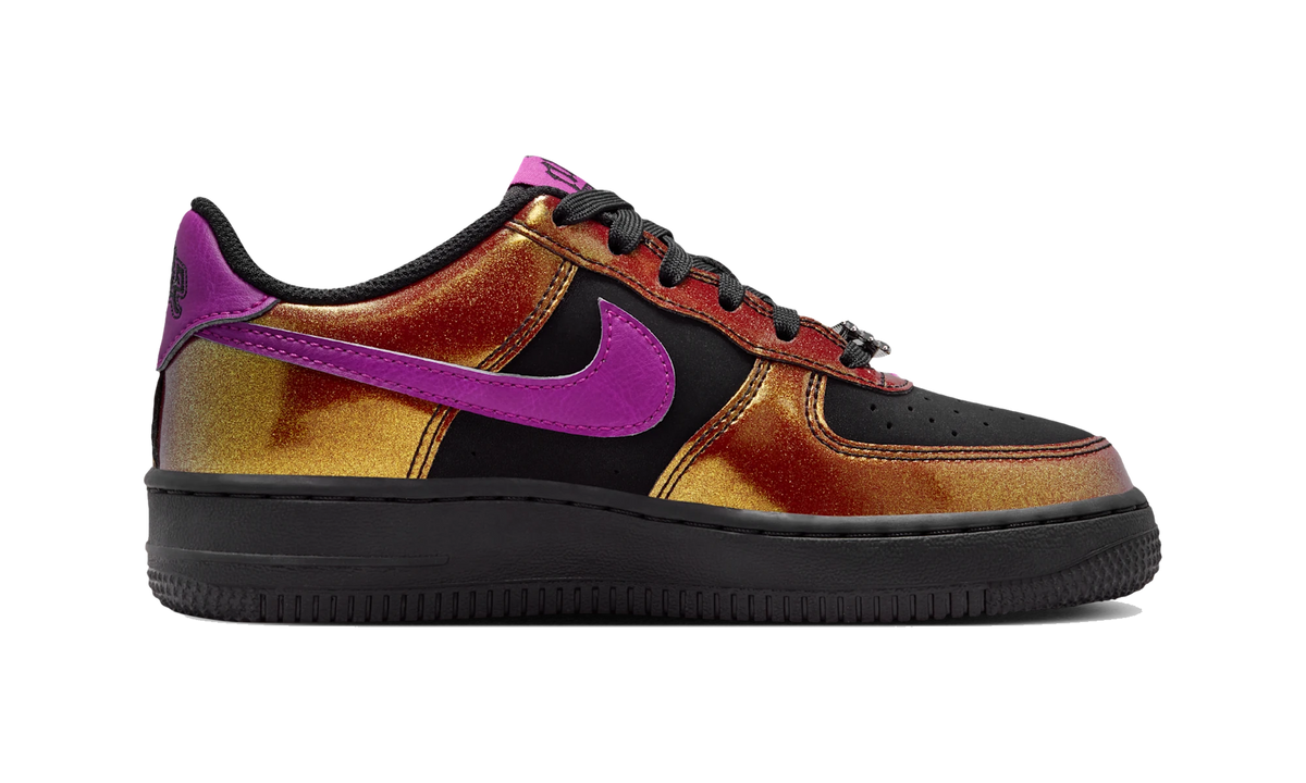 Overkicks - Nike Air Force 1 Low LV8 Glam Rock Black Bold Berry (IQ2736-001) - detalle suela