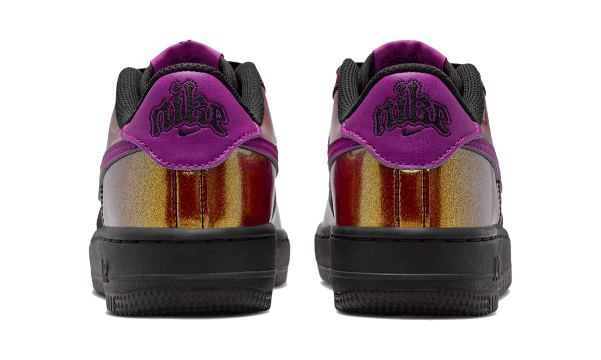 Overkicks - Nike Air Force 1 Low LV8 Glam Rock Black Bold Berry (IQ2736-001) - detalle talón