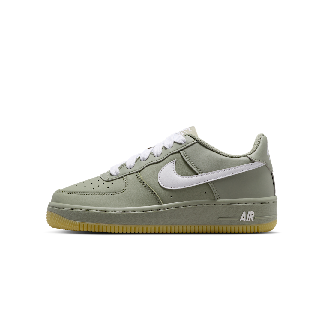Overkicks - Nike Air Force 1 Low LV8 Light Army Gum White (HQ1911-300) - vista lateral