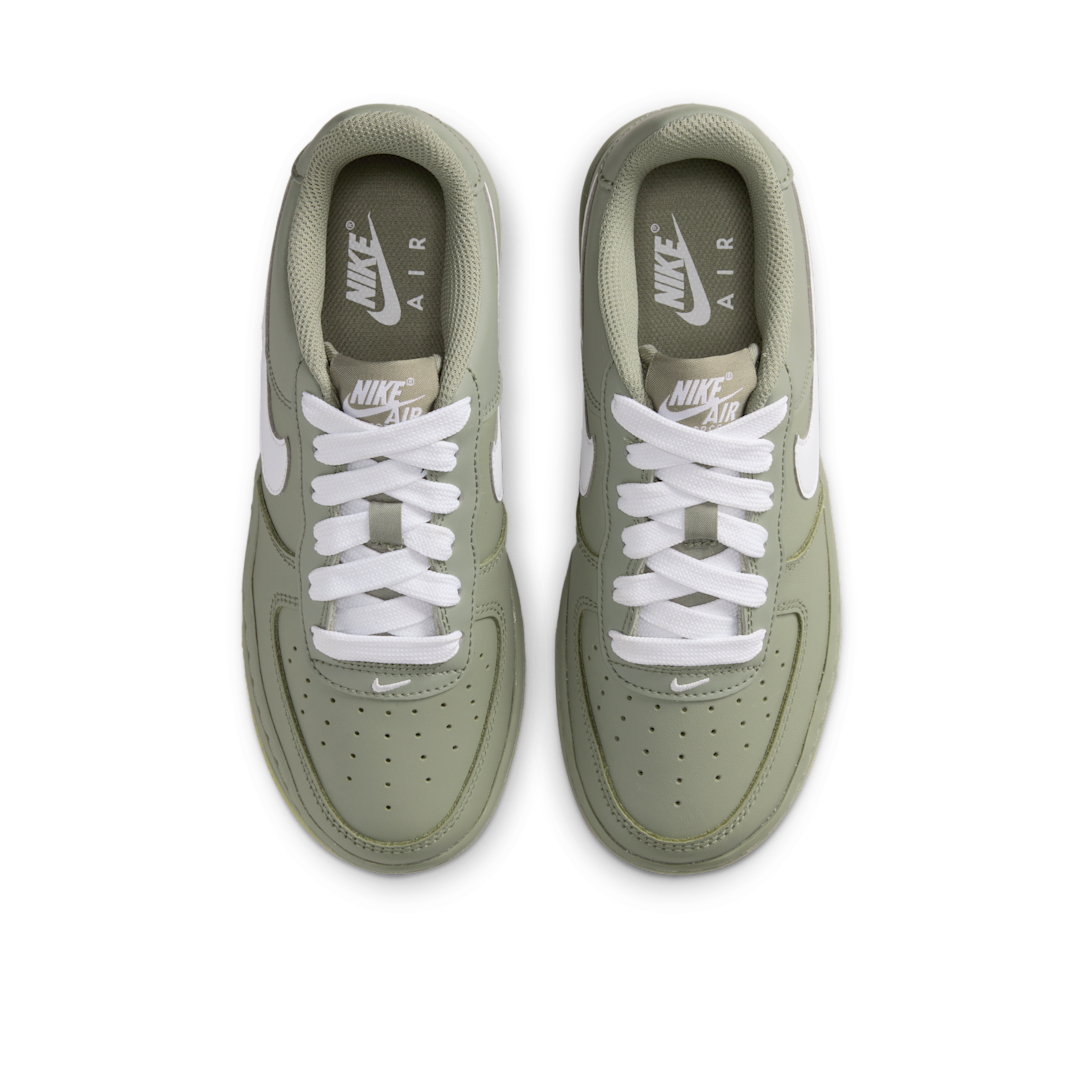 Overkicks - Nike Air Force 1 Low LV8 Light Army Gum White (HQ1911-300) - par completo
