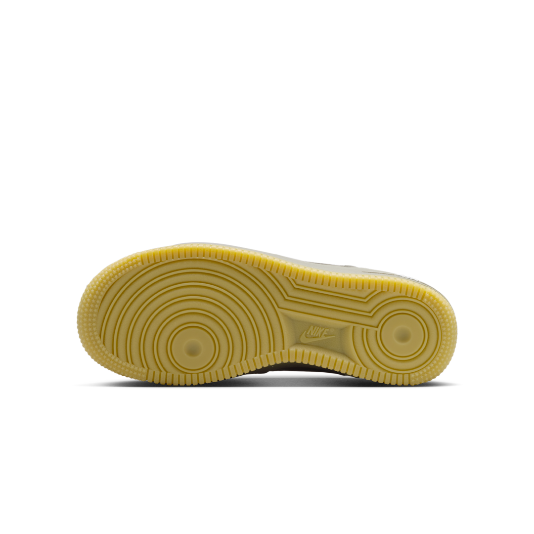 Overkicks - Nike Air Force 1 Low LV8 Light Army Gum White (HQ1911-300) - detalle suela