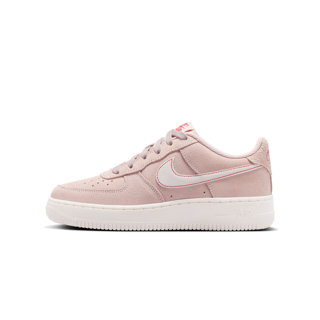 Overkicks - Nike Air Force 1 Low LV8 Silt Red University Red Sail (GS) (IB5688-600) - vista lateral