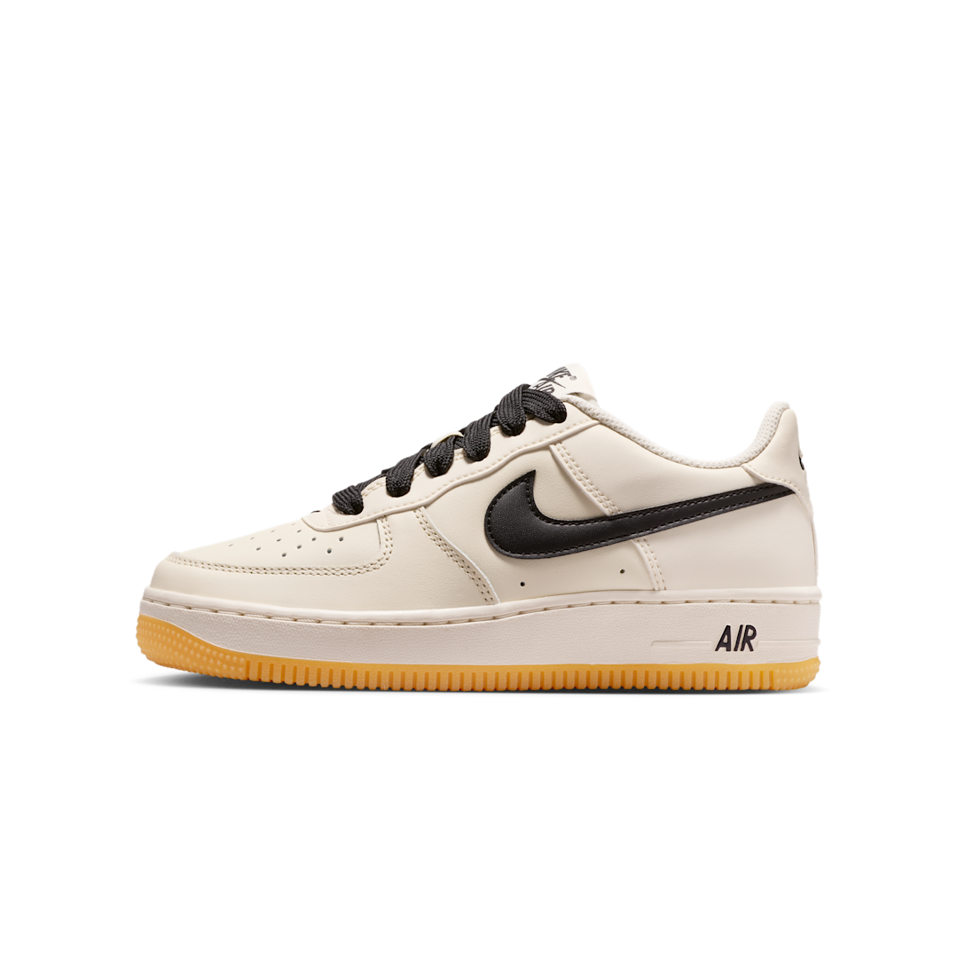 Overkicks - Nike Air Force 1 Low LV8 Soft Pearl Gum Black (HQ1911-002) - vista lateral
