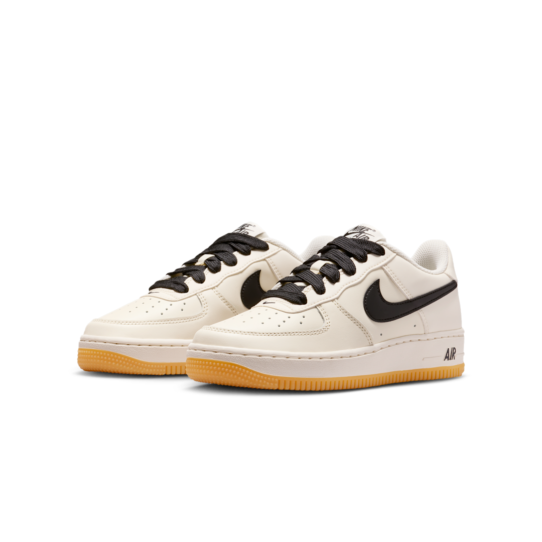 Overkicks - Nike Air Force 1 Low LV8 Soft Pearl Gum Black (HQ1911-002) - vista trasera