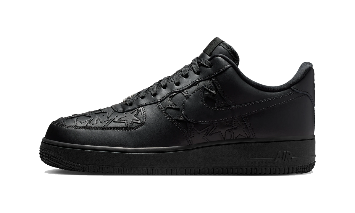 Overkicks - Nike Air Force 1 Low LV8 Triple Black Stars (IM5750-001) - vista lateral