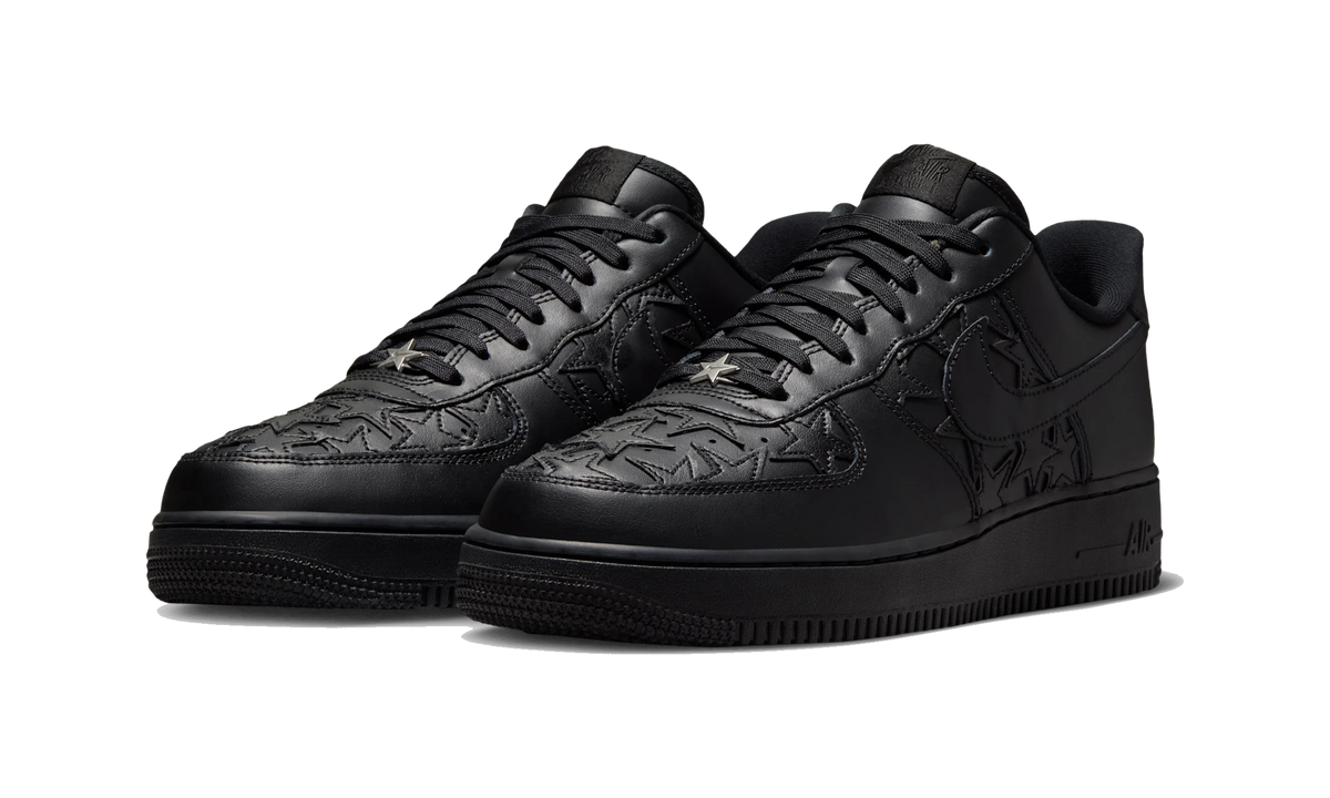 Overkicks - Nike Air Force 1 Low LV8 Triple Black Stars (IM5750-001) - vista trasera