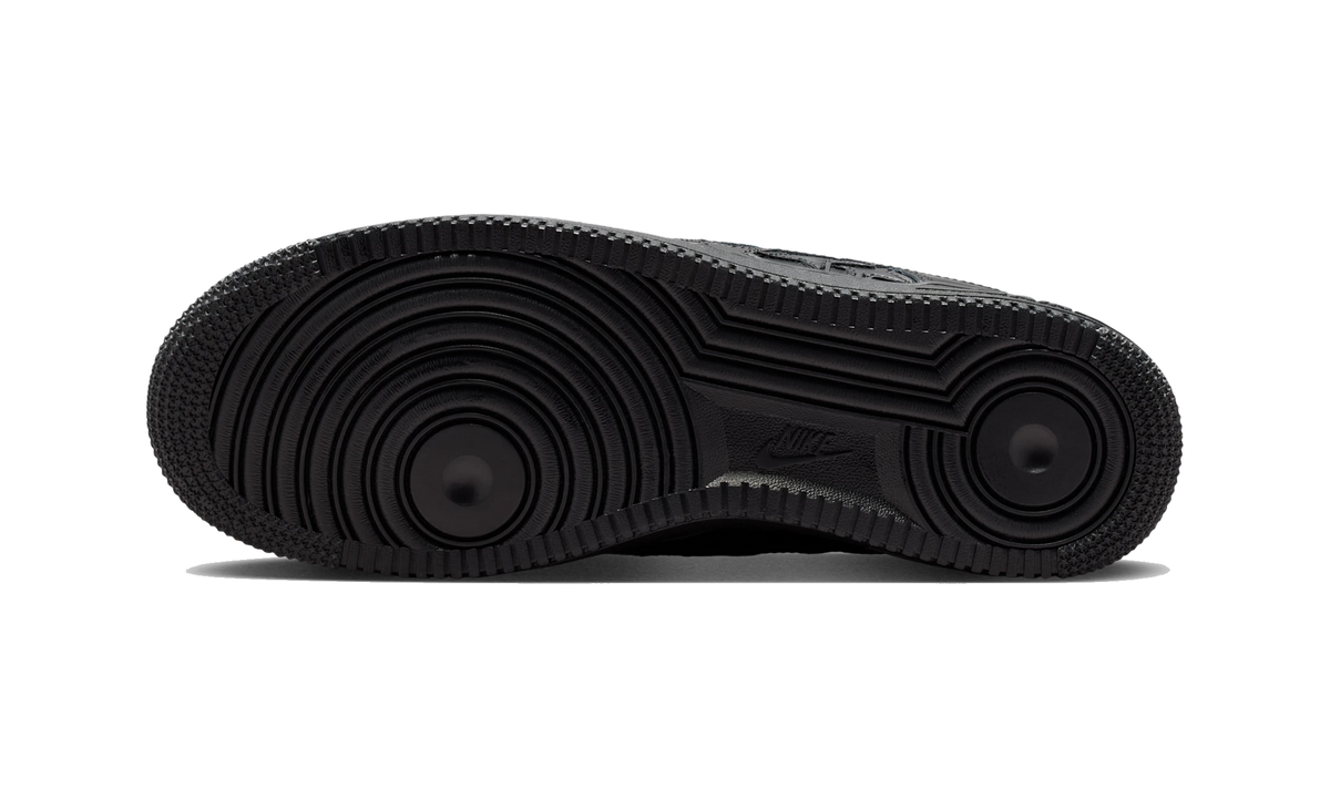 Overkicks - Nike Air Force 1 Low LV8 Triple Black Stars (IM5750-001) - par completo