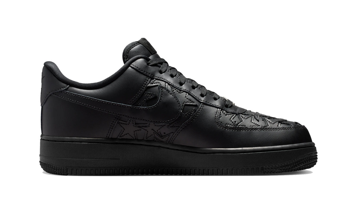 Overkicks - Nike Air Force 1 Low LV8 Triple Black Stars (IM5750-001) - detalle suela
