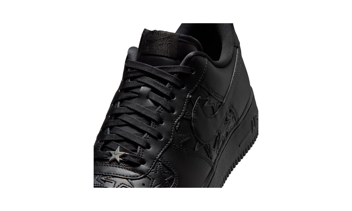 Overkicks - Nike Air Force 1 Low LV8 Triple Black Stars (IM5750-001) - detalle lateral interior