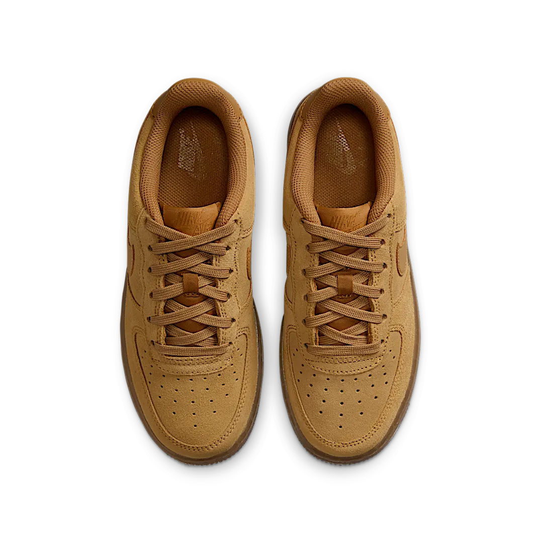 Overkicks - Nike Air Force 1 Low LV8 Wheat Gum Light Brown (GS) (HQ7476-700) - imagen 3