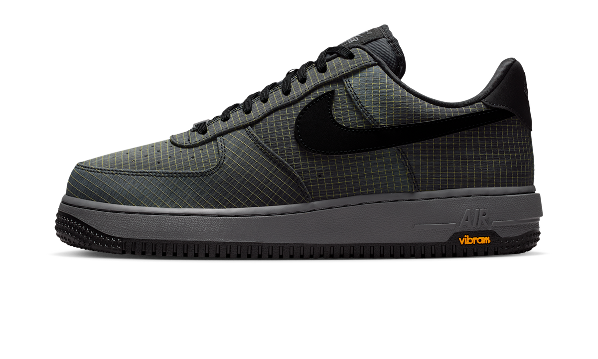 Overkicks - Nike Air Force 1 Low LX Vibram Pencil Point Black (IH1943-001) - vista lateral