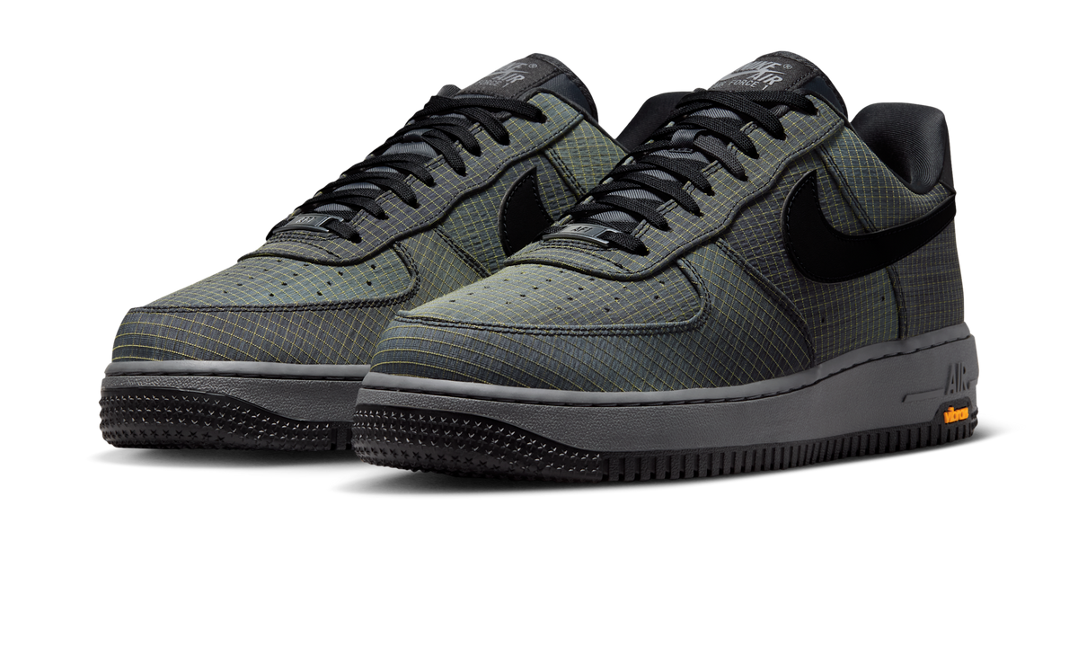 Overkicks - Nike Air Force 1 Low LX Vibram Pencil Point Black (IH1943-001) - vista trasera