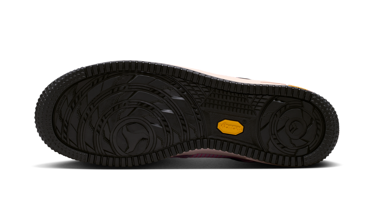 Overkicks - Nike Air Force 1 Low LX Vibram Silt Red Black (IH1943-600) - par completo