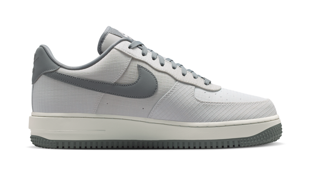 Overkicks - Nike Air Force 1 Low LX Vibram Summit White Smoke Grey (IH1943-100) - detalle suela