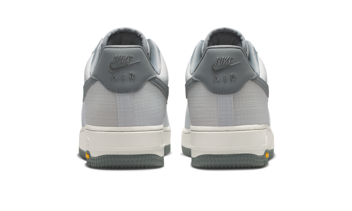 Overkicks - Nike Air Force 1 Low LX Vibram Summit White Smoke Grey (IH1943-100) - detalle talón