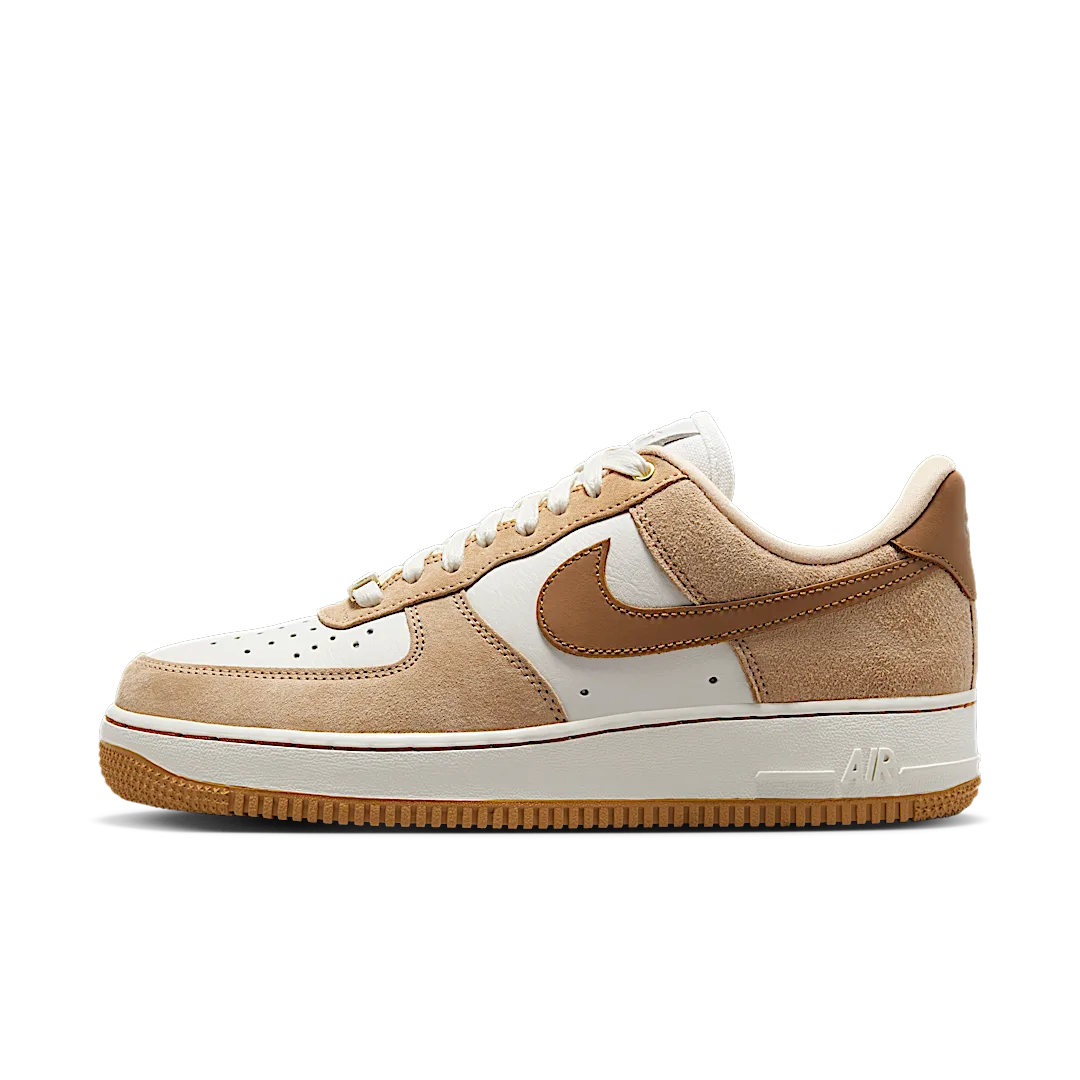 Overkicks - Nike Air Force 1 Low LXX Vachetta Tan Flax (DX1193-200) - vista lateral