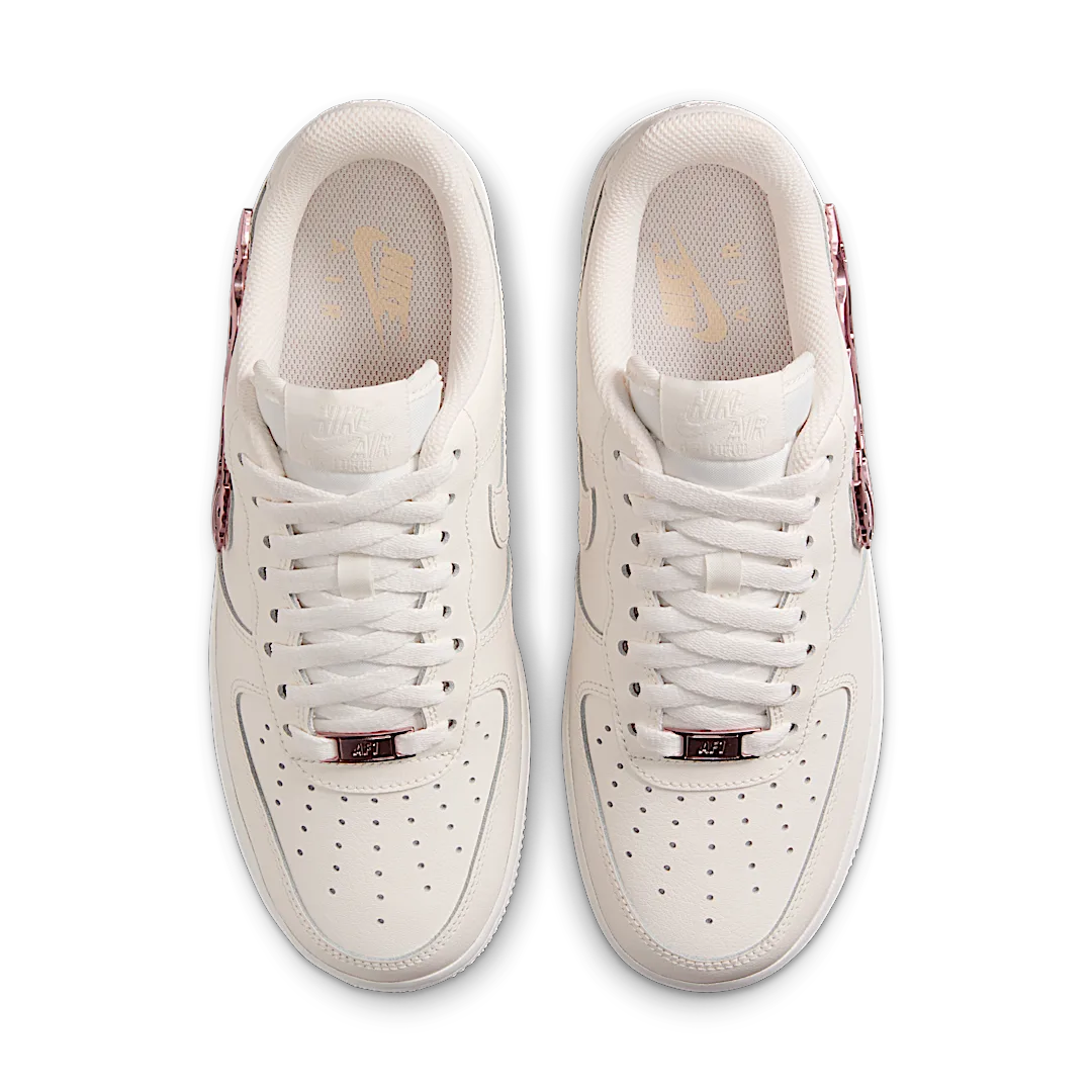 Overkicks - Nike Air Force 1 Low Liquid Metal Swoosh Metallic Rose Gold (IF1686-161) - par completo