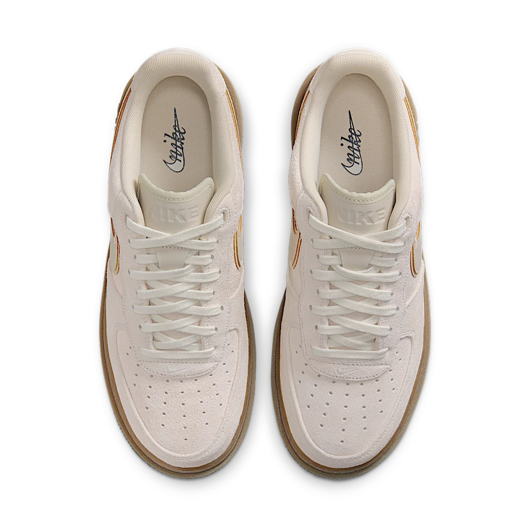 Overkicks - Nike Air Force 1 Low Luxe Light Orewood Brown Gum (HV2531-100) - par completo