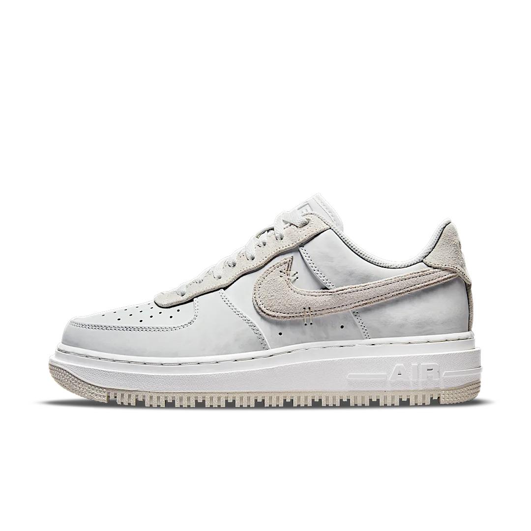 Overkicks - Nike Air Force 1 Low Luxe Summit White Light Bone (DD9605-100) - vista lateral