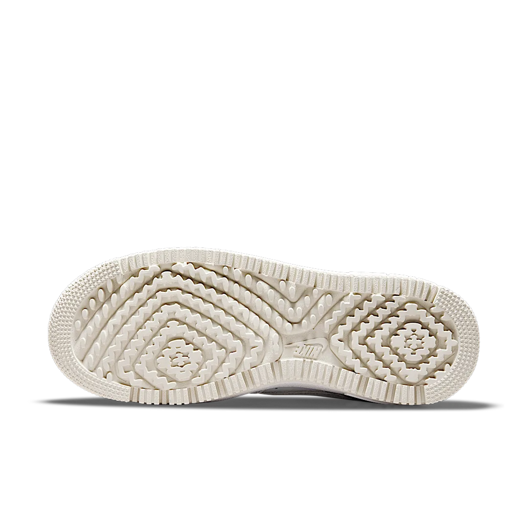 Overkicks - Nike Air Force 1 Low Luxe Summit White Light Bone (DD9605-100) - detalle suela
