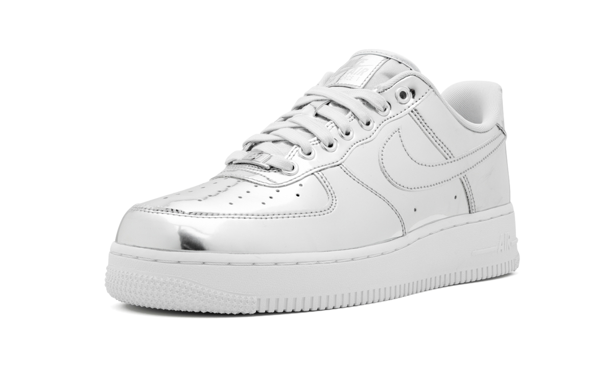 Overkicks - Nike Air Force 1 Low Metallic Chrome (CQ6566-001) - detalle suela