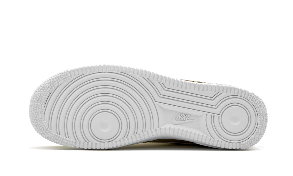 Overkicks - Nike Air Force 1 Low Metallic Gold (CQ6566-700) - vista superior