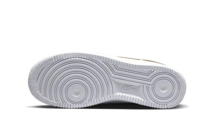 Overkicks - Nike Air Force 1 Low Next Nature White Gold (DN1430-104) - par completo