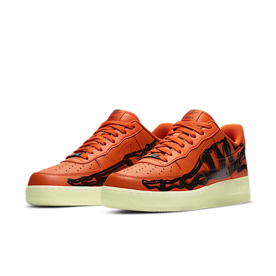 Overkicks - Nike Air Force 1 Low Orange Skeleton Halloween (2020) (CU8067-800) - vista trasera
