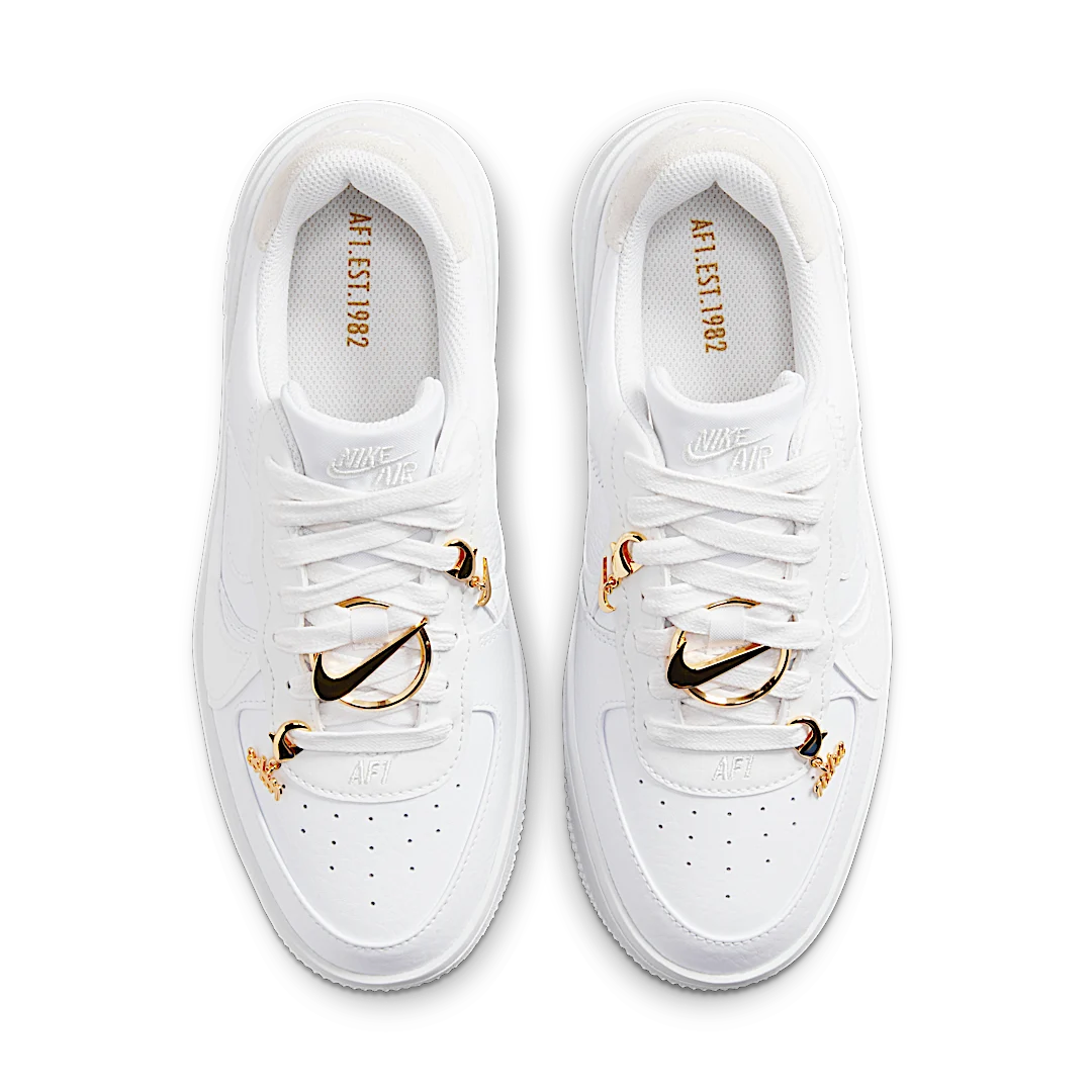 Overkicks - Nike Air Force 1 Low PLT.AF.ORM Bling White Metallic Gold (FB8473-100) - par completo