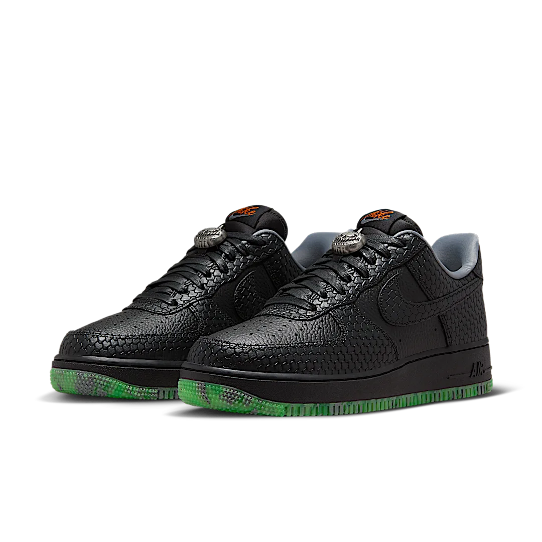 Overkicks - Nike Air Force 1 Low PRM Halloween (2023) (FQ8822-084) - vista trasera