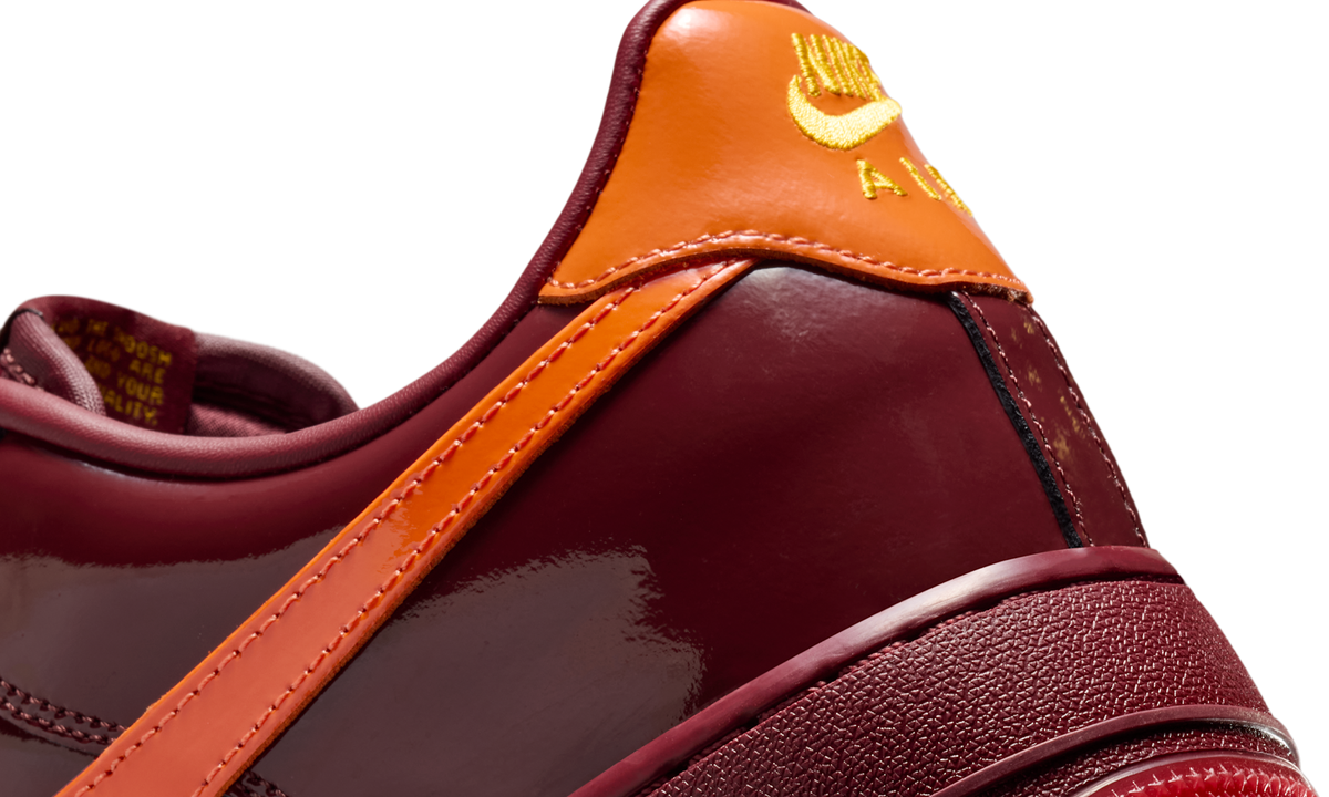 Overkicks - Nike Air Force 1 Low Patent Leather Dark Team Red Safety Orange (IO4489-601) - detalle