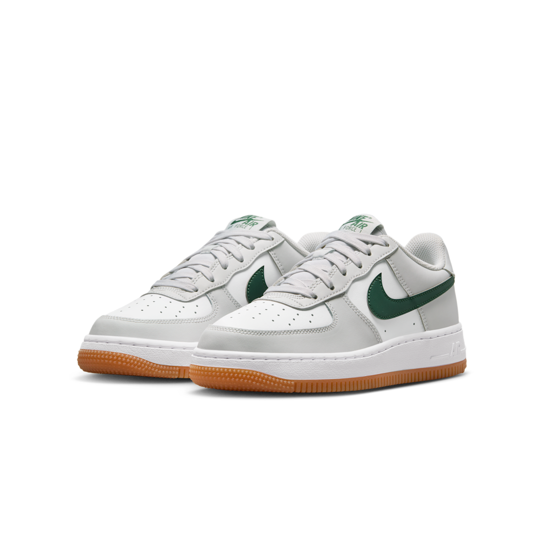 Overkicks - Nike Air Force 1 Low Photon Dust Fir Gum Medium Brown White (CT3839-007) - vista trasera