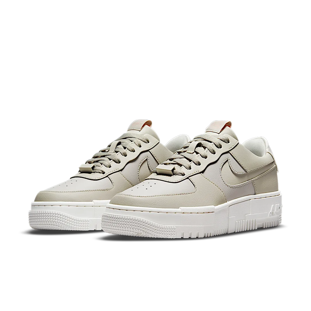 Overkicks - Nike Air Force 1 Low Pixel Stone Bone Summit White (CK6649-104) - vista trasera