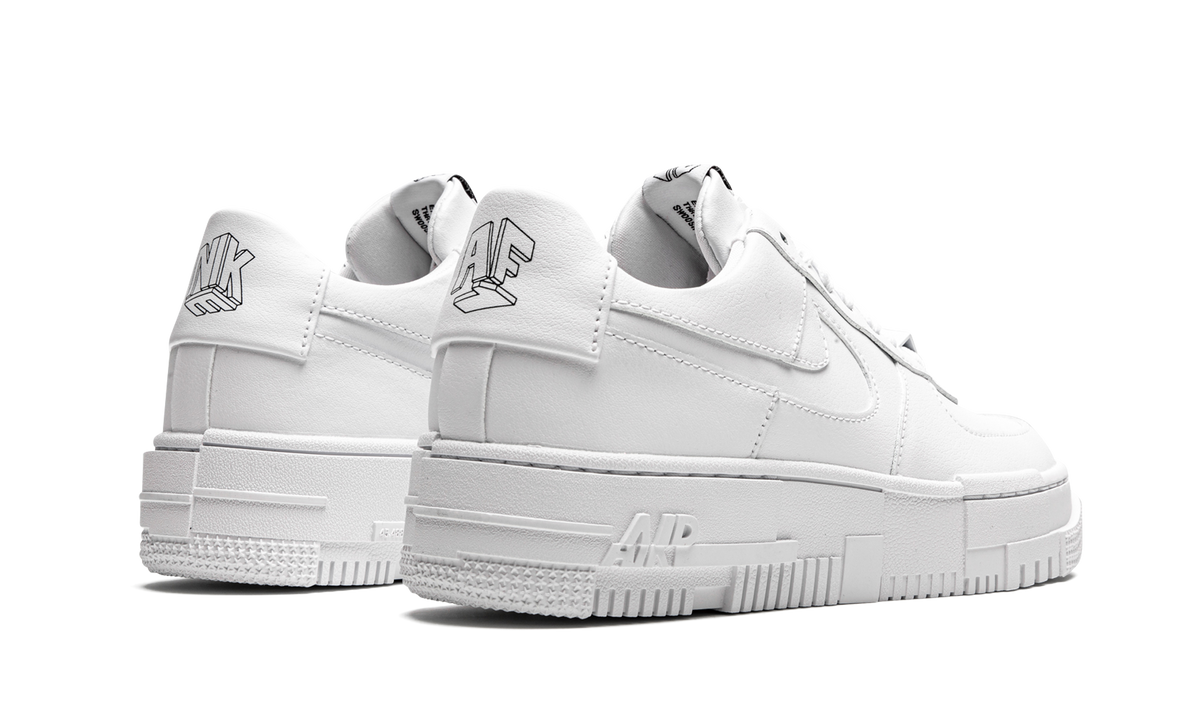 Overkicks - Nike Air Force 1 Low Pixel White (CK6649-100) - par completo