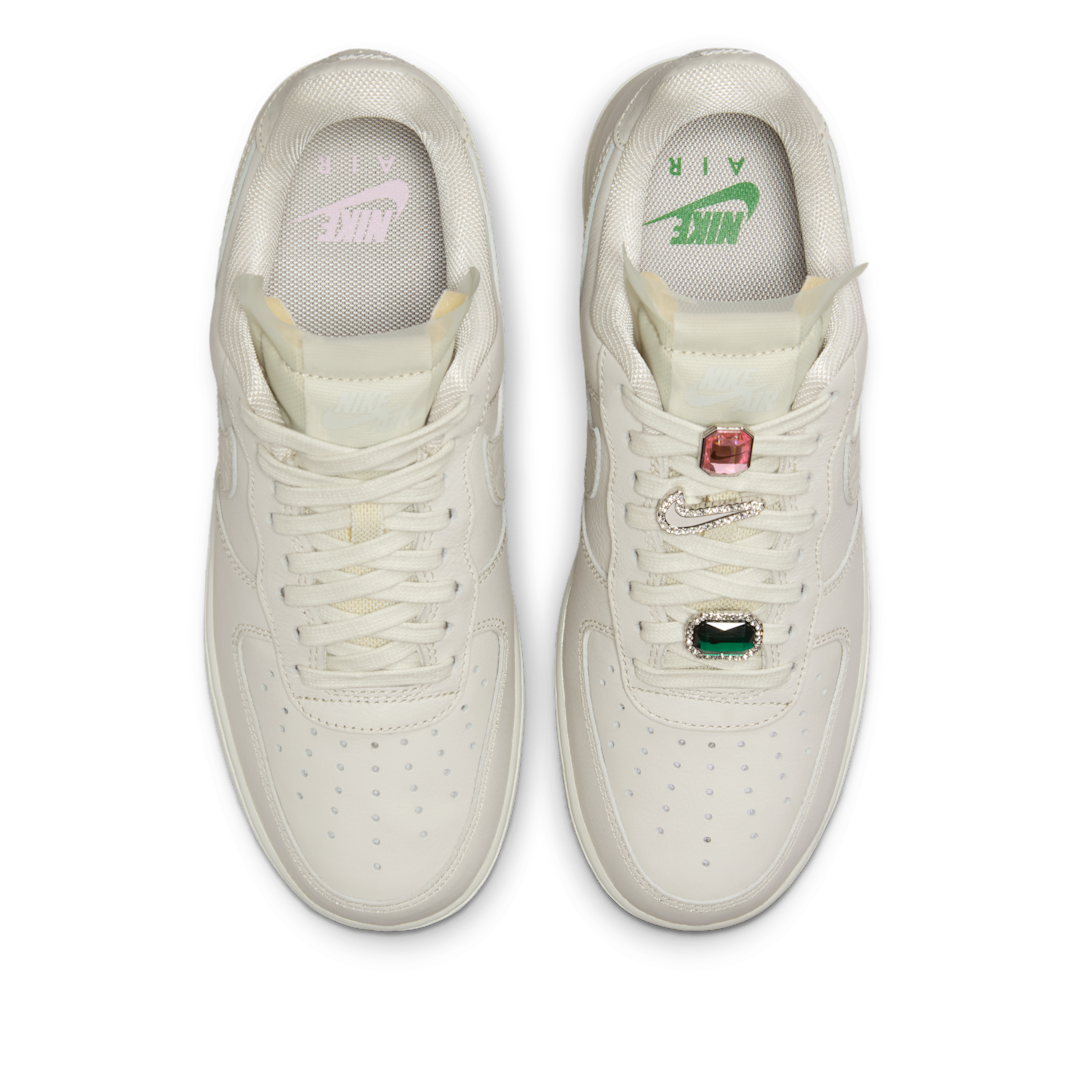 Overkicks - Nike Air Force 1 Low Premium Jewels Light Bone (DN5463-001) - par completo