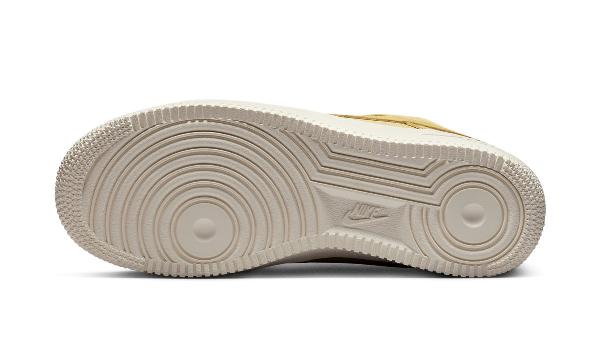 Overkicks - Nike Air Force 1 Low Premium Saturn Gold (DR9503-700) - par completo