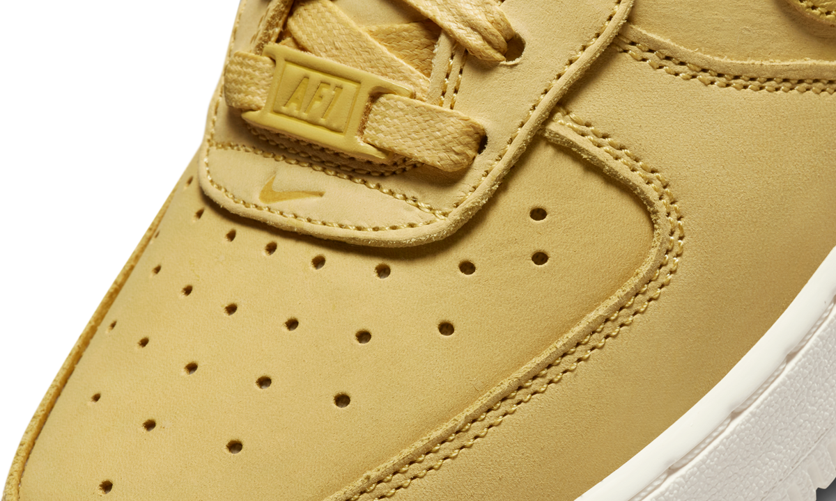 Overkicks - Nike Air Force 1 Low Premium Saturn Gold (DR9503-700) - detalle lateral interior