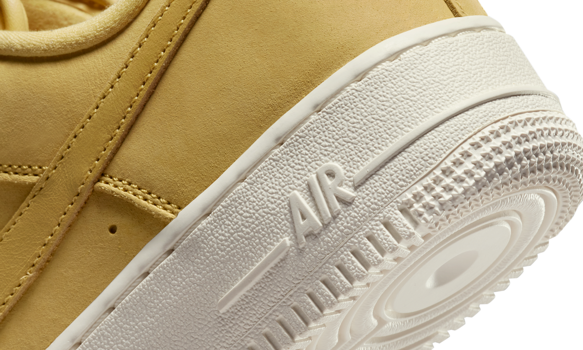 Overkicks - Nike Air Force 1 Low Premium Saturn Gold (DR9503-700) - detalle