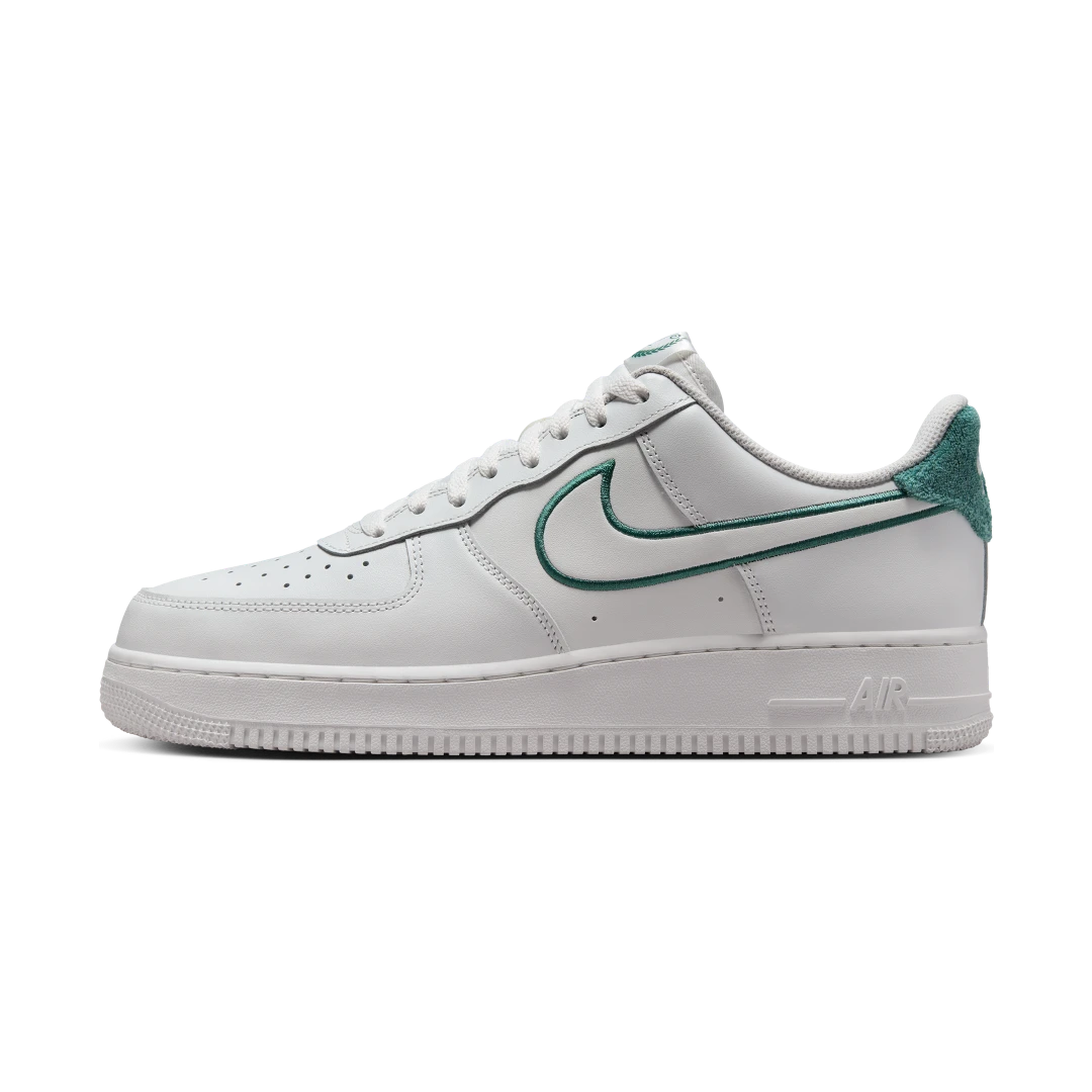 Overkicks - Nike Air Force 1 Low Resort and Sport (FN8349-100) - vista lateral