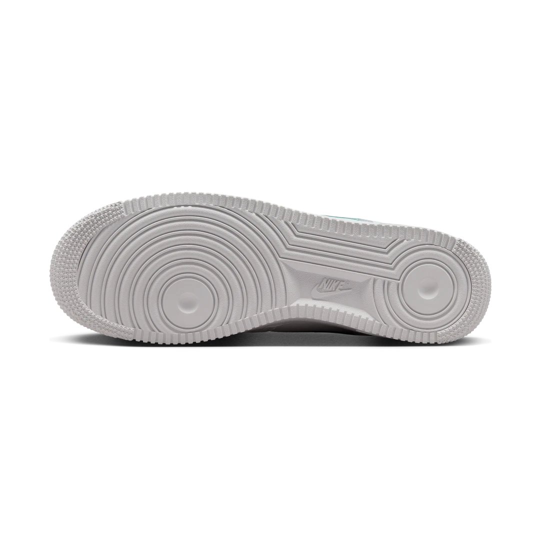 Overkicks - Nike Air Force 1 Low Resort and Sport (FN8349-100) - detalle suela
