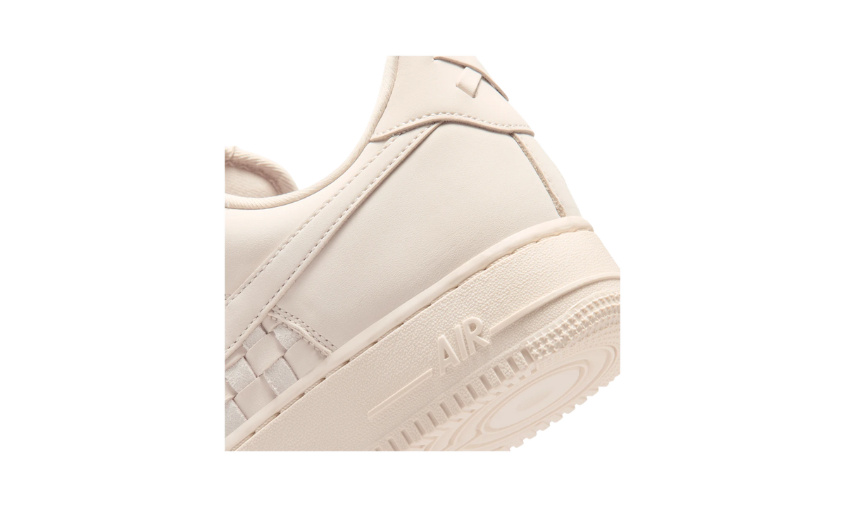 Overkicks - Nike Air Force 1 Low Retro Premium Woven Sanddrift Pale Ivory (IM5755-100) - detalle